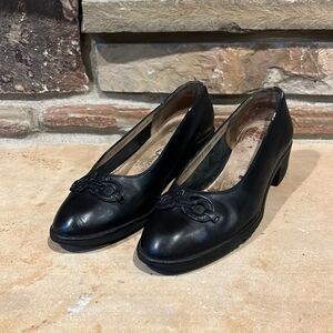 Salvatore Ferragamo Boutique Black Leather Horsebit Heel